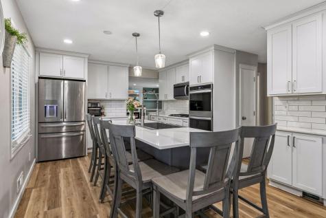 1105 Lakeview Drive Burnsville MN 55337