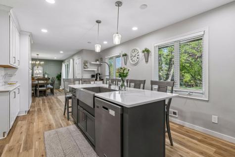 1105 Lakeview Drive Burnsville MN 55337