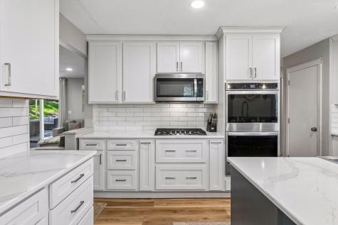 1105 Lakeview Drive Burnsville MN 55337