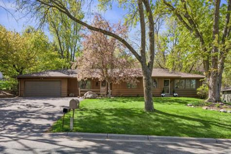 1105 Lakeview Drive Burnsville MN 55337