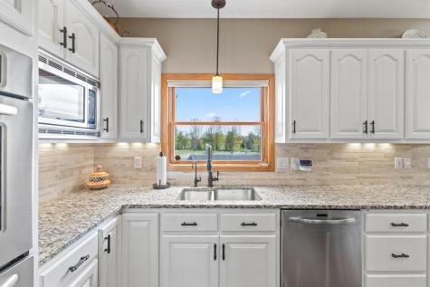 744 Theis Drive Shakopee MN 55379
