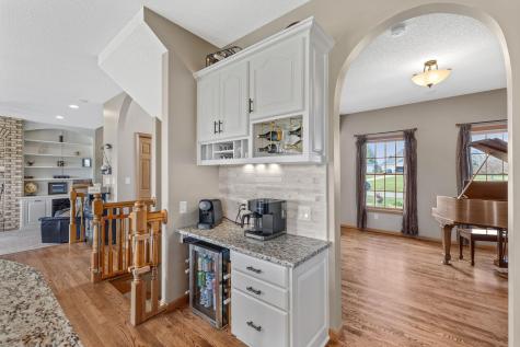 744 Theis Drive Shakopee MN 55379