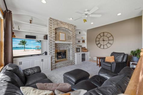 744 Theis Drive Shakopee MN 55379