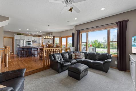 744 Theis Drive Shakopee MN 55379