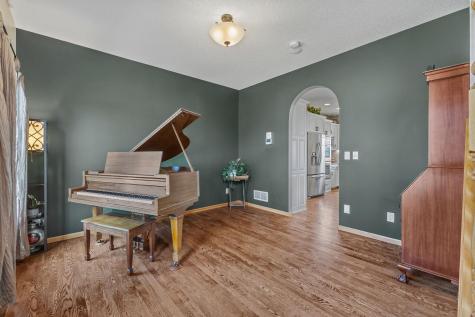 744 Theis Drive Shakopee MN 55379