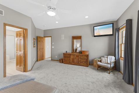 744 Theis Drive Shakopee MN 55379