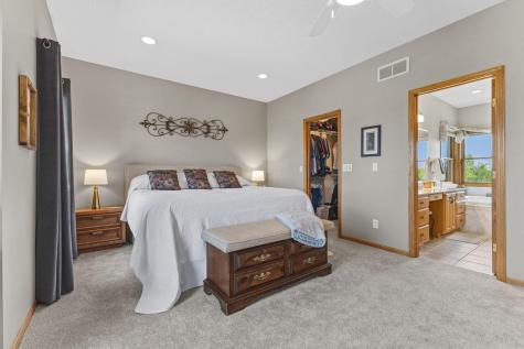 744 Theis Drive Shakopee MN 55379