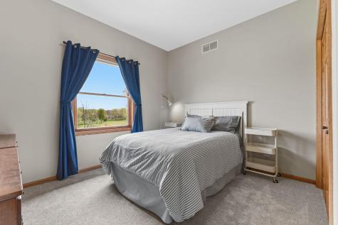 744 Theis Drive Shakopee MN 55379