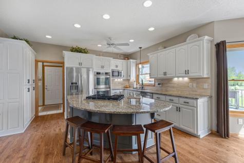 744 Theis Drive Shakopee MN 55379
