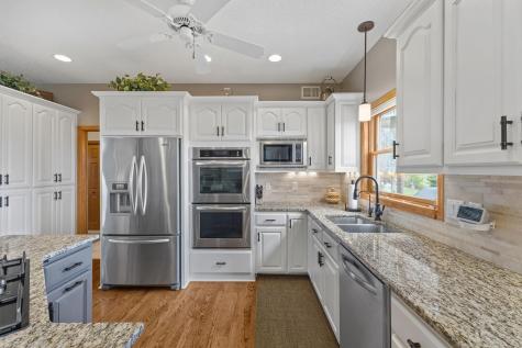744 Theis Drive Shakopee MN 55379