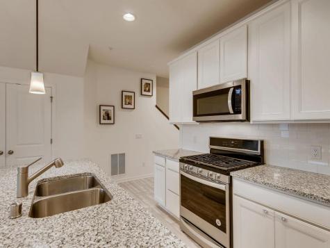 718 Maggie Way Chanhassen MN 55317