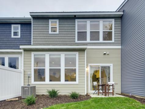 718 Maggie Way Chanhassen MN 55317