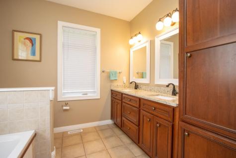 2346 Abbywood Lane North Mankato MN 56003
