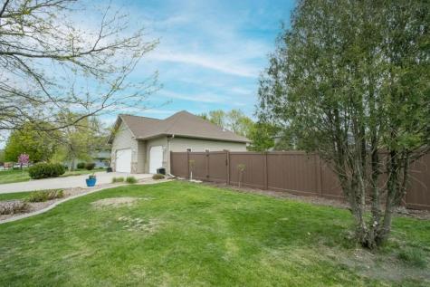 2346 Abbywood Lane North Mankato MN 56003