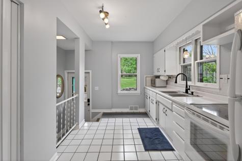 944 Mahtomedi Avenue Mahtomedi MN 55115