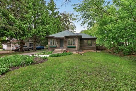 944 Mahtomedi Avenue Mahtomedi MN 55115