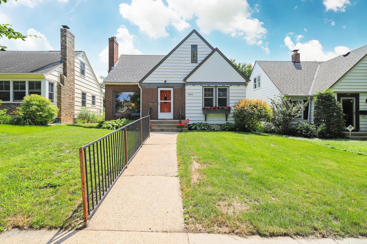 2200 Highland Parkway Saint Paul MN 55116