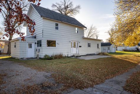 222 6th Street NE Hillsboro ND 58045