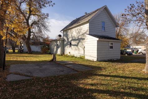 222 6th Street NE Hillsboro ND 58045