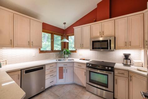 7030 Birchwood Drive La Crescent MN 55947