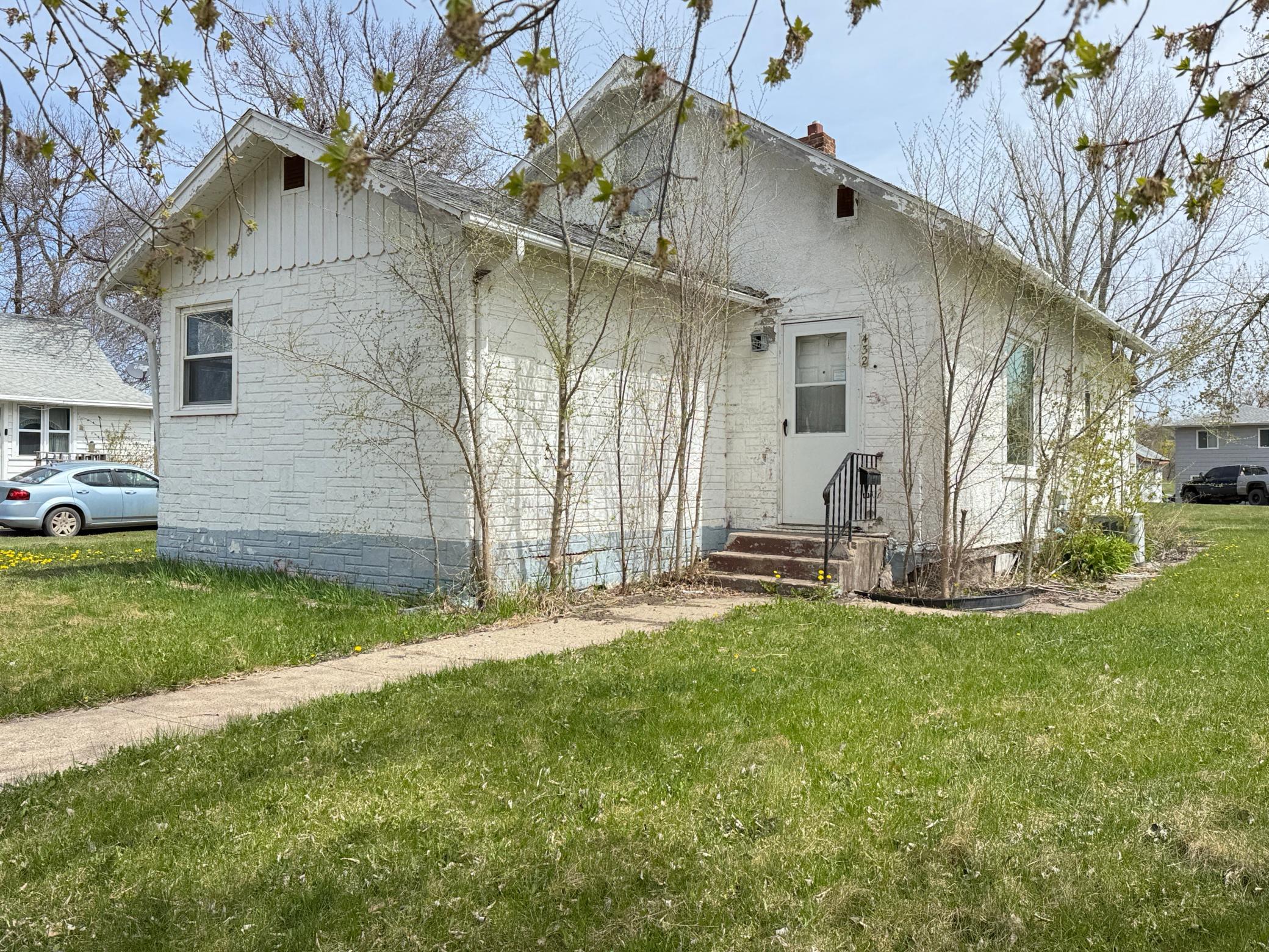 432 7th Avenue NE Valley City ND 58072