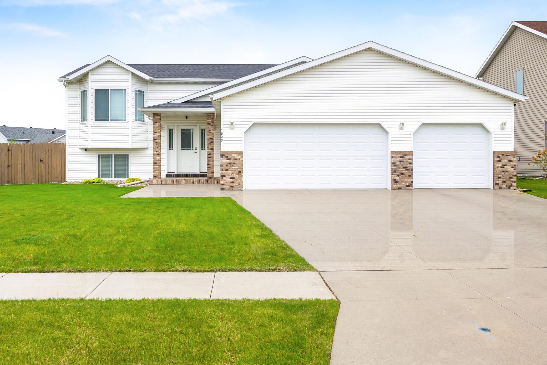 4809 43rd Street S Fargo ND 58104