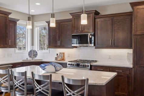 1372 Pleasant Lake Drive Woodbury MN 55129