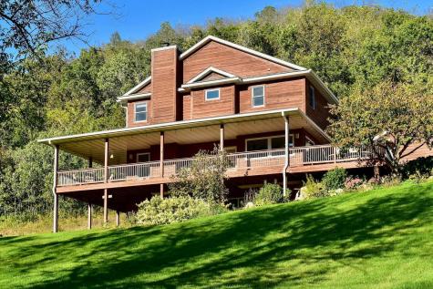 24242 Pfeiffer Hill Road Winona MN 55987