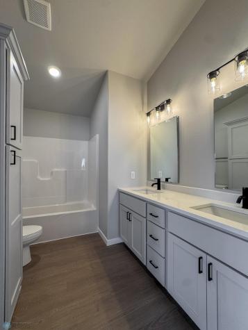 1107 60th Avenue W West Fargo ND 58078