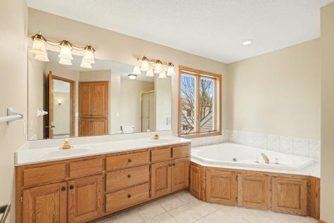 2431 Tevlin Court E Maplewood MN 55119