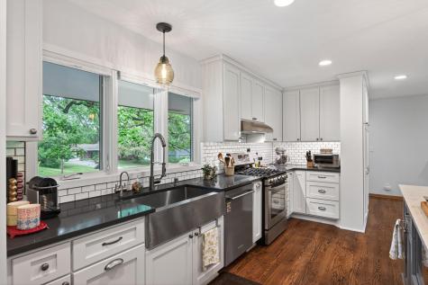 1842 Beecher Drive Eagan MN 55122