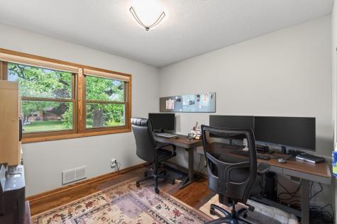 1842 Beecher Drive Eagan MN 55122