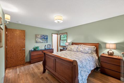 1842 Beecher Drive Eagan MN 55122