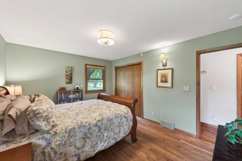 1842 Beecher Drive Eagan MN 55122