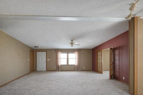 617 6½ Avenue Milnor ND 58060