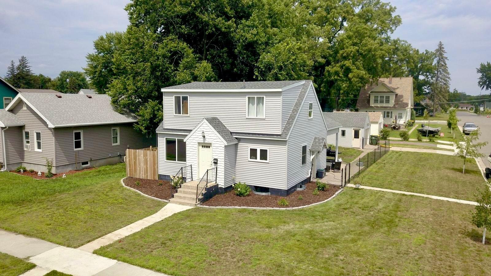 521 E 5th Street Redwood Falls MN 56283