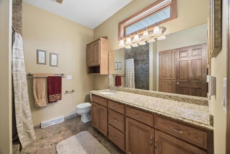 4465 Farmdale Circle Saint Augusta MN 56301