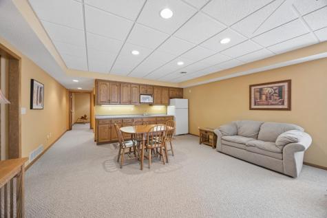 4465 Farmdale Circle Saint Augusta MN 56301