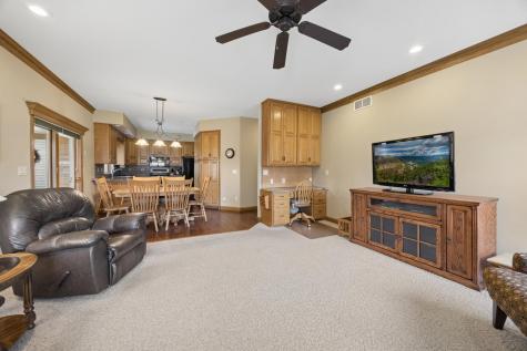 4465 Farmdale Circle Saint Augusta MN 56301