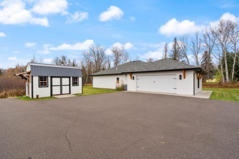 59 E Riverside Road Esko MN 55733