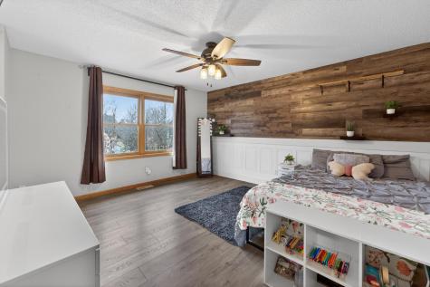 3335 Ten Oaks Street S Cambridge MN 55008