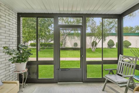 2710 Dale Street N Roseville MN 55113