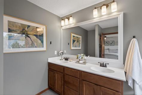 656 Lake Ridge Drive Woodbury MN 55129