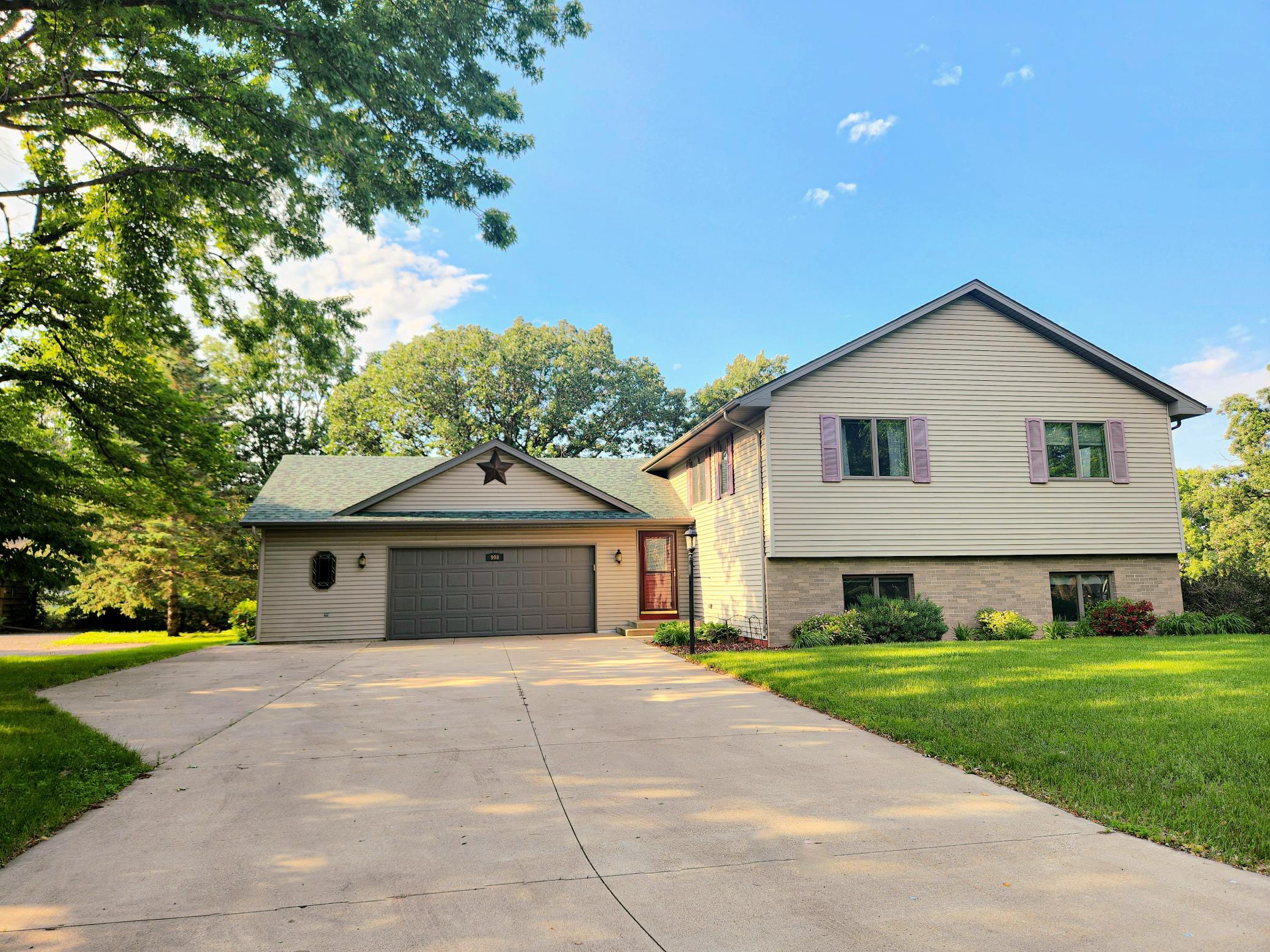 908 Park Lane Belle Plaine MN 56011