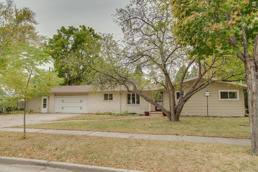 2005 S 15th Street S Moorhead MN 56560