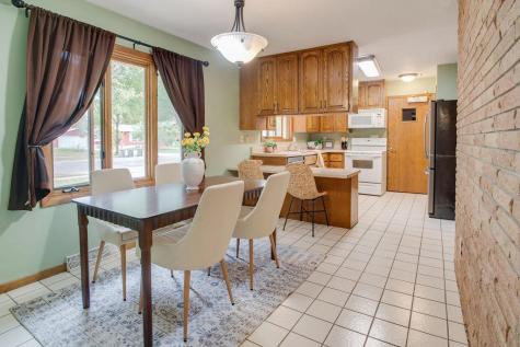 2005 S 15th Street S Moorhead MN 56560