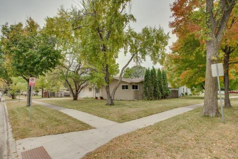 2005 S 15th Street S Moorhead MN 56560