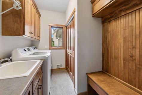 1222 Adrian Circle Chaska MN 55318