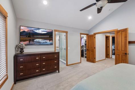 1222 Adrian Circle Chaska MN 55318