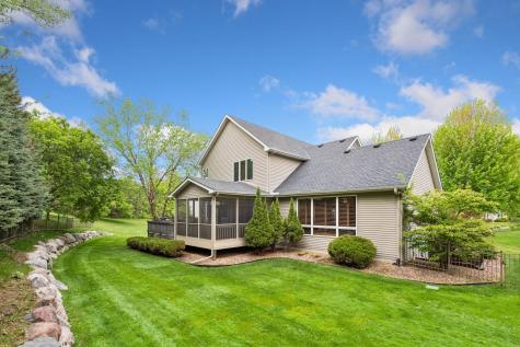 1222 Adrian Circle Chaska MN 55318